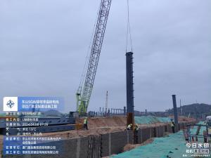 东吴网架在建项目电池厂房钢柱吊装火热进行中