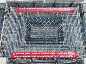 热烈祝贺济南站北广场网架工程提升工作取得圆满成功
